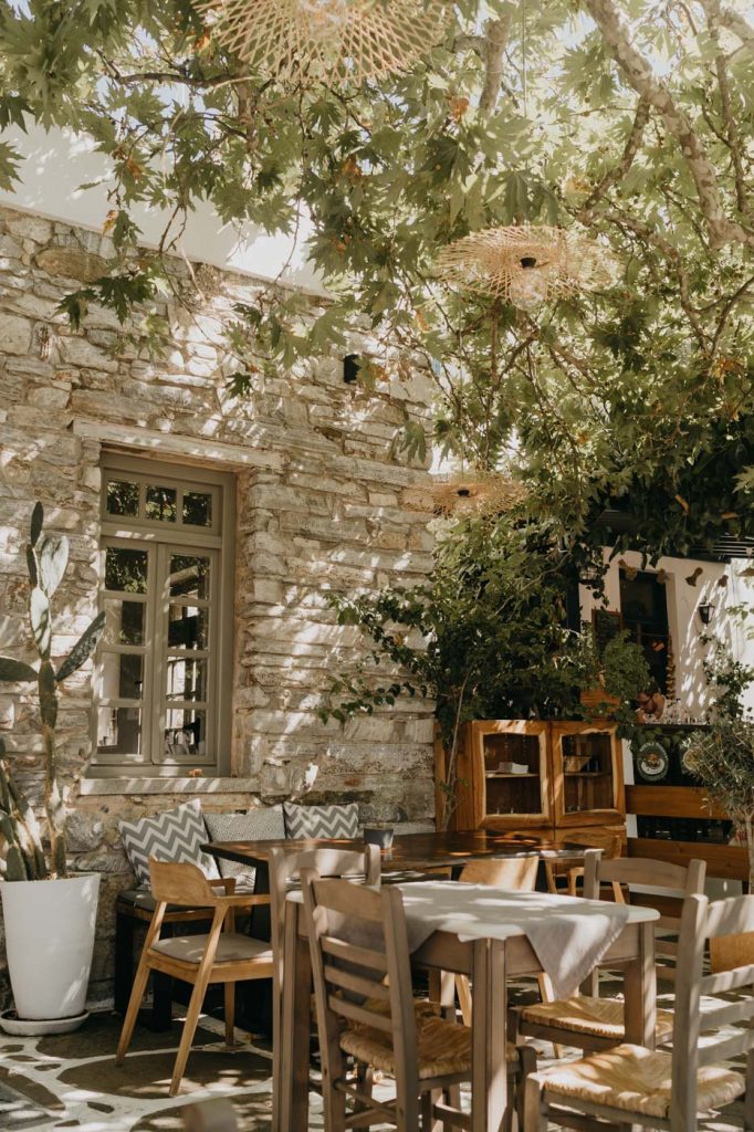 Pause Déjeuner à Filoti - Vacances à Naxos dans les Cyclades