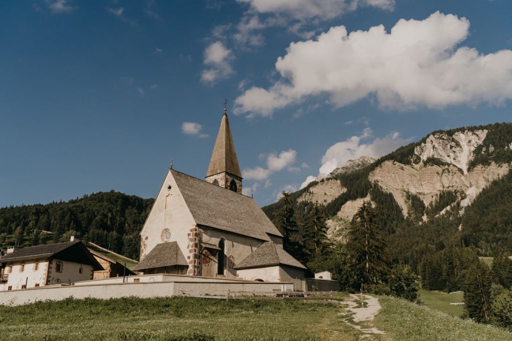 Eglise de Santa Maddalena dans les Dolomites 